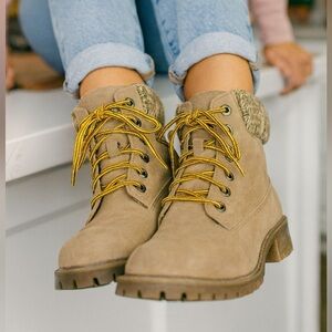 London Rag Hiker Style Boots Sweater Style Top Sz 9